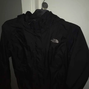 Tnf windbreaker - The north face wind breaket storlek S i bra skick