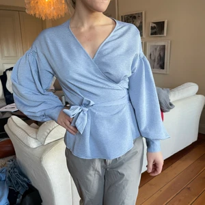 Samsøe samsøe blus  - Jättefin blus från samsøe samsøe som är använd 1 gång. 