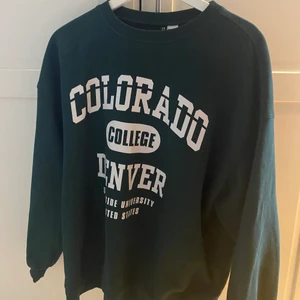 Collegetröja  - Sälje en collegetröja från H&M för 50kr + frakt på 66 