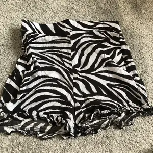 Super fina zebra shorts från ullared! Helt oanväna, endast provade 🤍 strl 146-152 men passar mig med xs-s