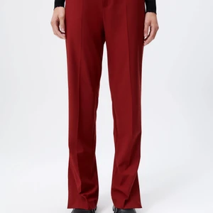 Röda Zara byxor❤️ - Kommer tyvärr inte till användning :( Kontakta mig för fler bilder eller för mer information❤️‍🔥