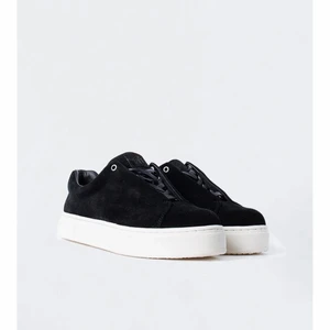 Eytys  - Köpt i november och knappt använda, boxen och dustbag medföljer samt kvitto💜                                                                                              Storlek 38                                                                                         Skriv privat för fler bilder!