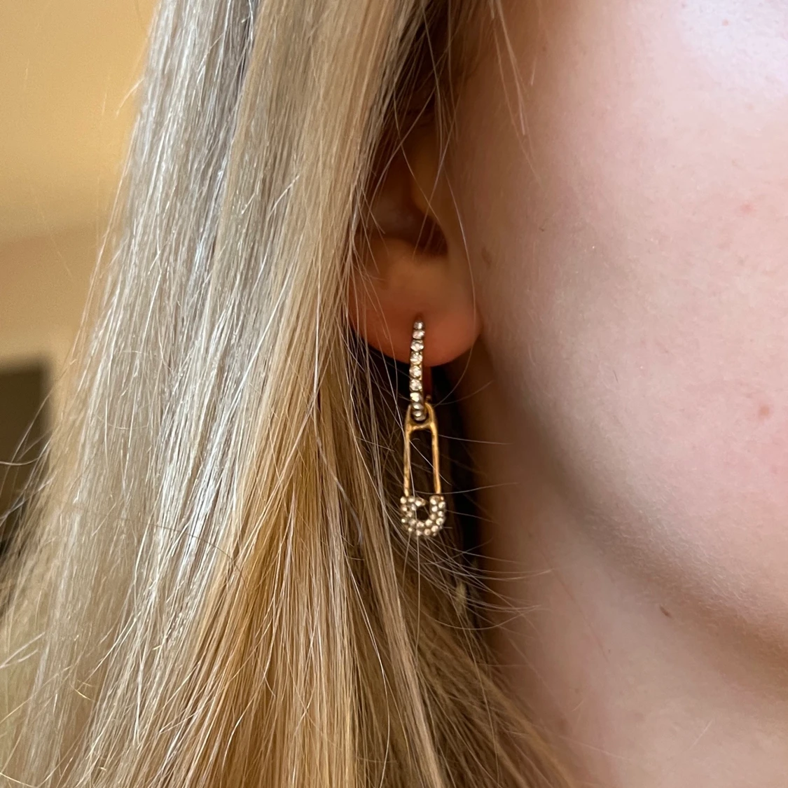 SÄKERHETSNÅLSÖRHÄNGEN 🪐 - 90