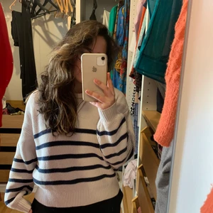 Snygg sommar tröja! - Min favvo tjocktröja passar perfekt för sommaren och våran till slitna jeans eller shorts! 