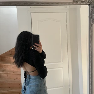 Öppen rygg  - Svart body med öppen rygg från NA-KD 😇