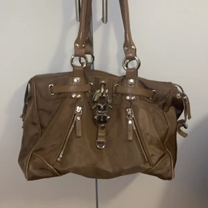 George Gina Lucy Väska  - Skit söt väska från George Gina Lucy♥️ Skriv vid intresse och frågor om fler bilder etc!