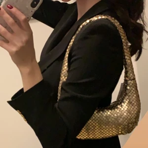 Väska från Zara - Prislapp på, fri leverans 🤍