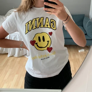 Ganni t-shirt - Ganni t-shirt, fint skick! Inga fläckar 