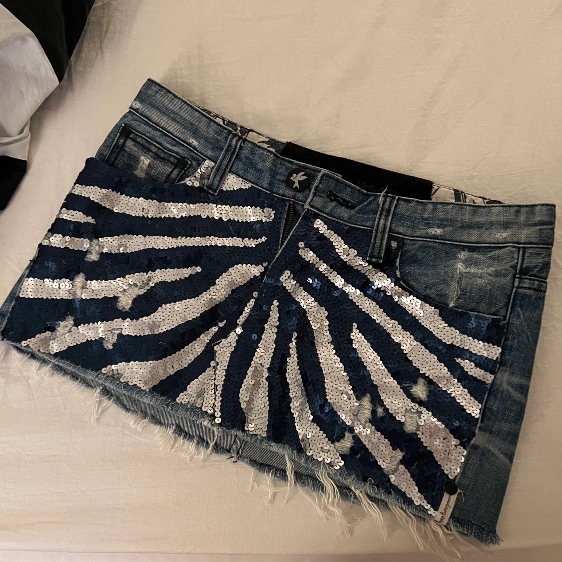 One teaspoon jeanskjol med paljetter