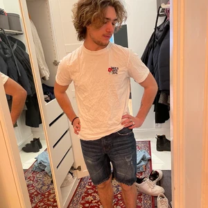 Mörkblå shorts från sfera  - Mörkblå shorts i bra skick, nypris runt 300