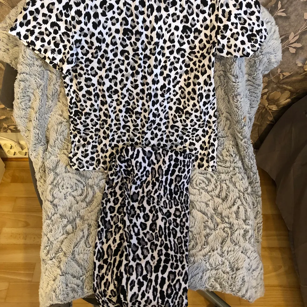 Leopard set från nakd toppen xs och byxorna xs. Hupparit & Collegepaidat.