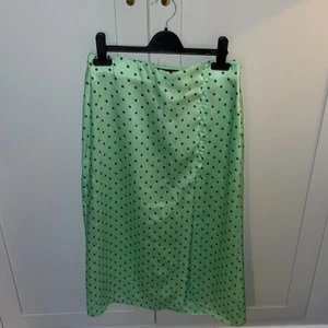 Set från Zara - Set från Zara i mintgrönt med svarta prickar 