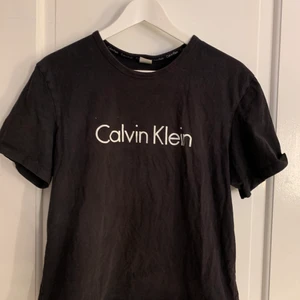 Calvin Klein t-shirt  - Använd ex antal gånger med väldigt fräsch 