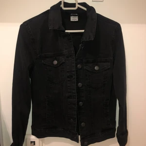 Jeansjacka - Jeansjacka från vero Moda i strl M. Aldrig använd 
