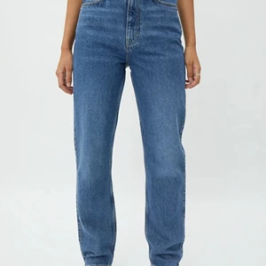 Oanvända jeans  - Helt oanvända jeans från weekday i modellen Rowe, en rak och lång modell. Storlek W31/L32. 