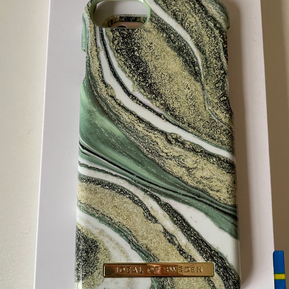 Ett ideal of Sweden skal som passar 6/6s/7/8/Se 2020⚡️ grönt med guldig marmor och guldbricka. säljer för att jag har en ny mobil❣️ frakt ingår i priset, därav att priset är lite dyrare🌷 . Accessoarer.