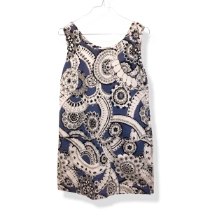 Retro tunika indiska  - Fantastisk tunika som är från indiska, i retrostil. Jag har sytt upp tunikan kortare- se bilder. Den har två fickor och dragkedja i nacken. Storlek 36!