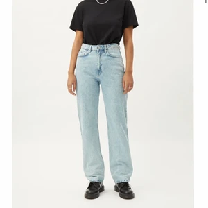 Weekday rowe straight jeans  - Säljer därför att de är för små 🤍
