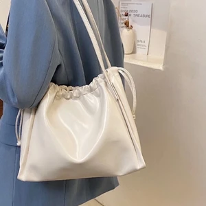 Väska med dragsko - Superfin vit läderväska