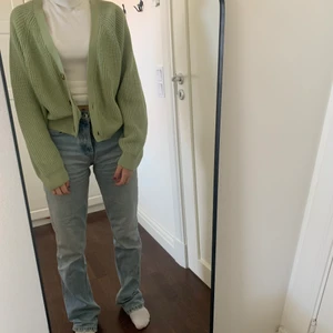 Stickad tröja från monki - Super fin grön tröja ifrån monki som tyvärr bara använts en gång💚 Perfekt till sommaren!!!