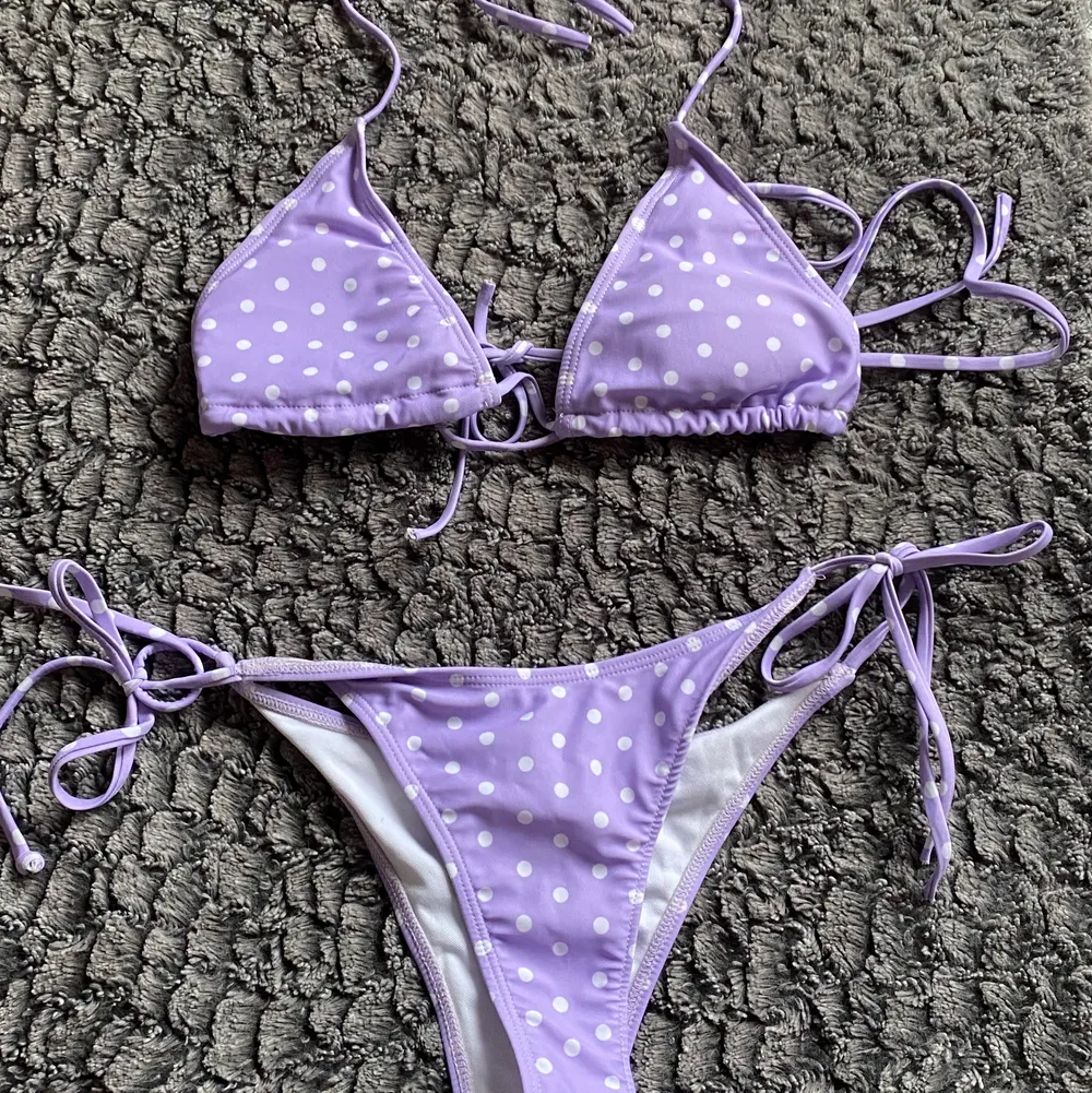 Säljer denna lila bikini då jag köpt många nya som jag hellre använder. Super fin och bra skick. Storlek M i båda delarna. . Övrigt.