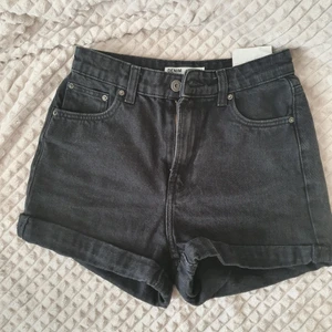 Berskha shorts  - Jätte fina shorts från berskha, köpte men de är för stora för mig. Storlek XS fast passar mer S eller ett stor XS. Kan bytas:) 