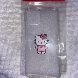 Hello kitty mobilskal  - Helt nytt och oanvänt! Säljer pga köpte fel storlek. Mobilskalet passar IPhone 12 