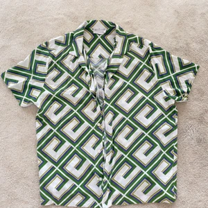 Kortärmad skjorta  - kortärmad skjorta cond: 8/10 size: m bin: 350kr