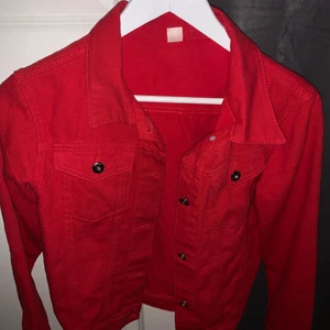 Röd Jeans Jacka, Dam i stl S - Fin, inte använts så ofta