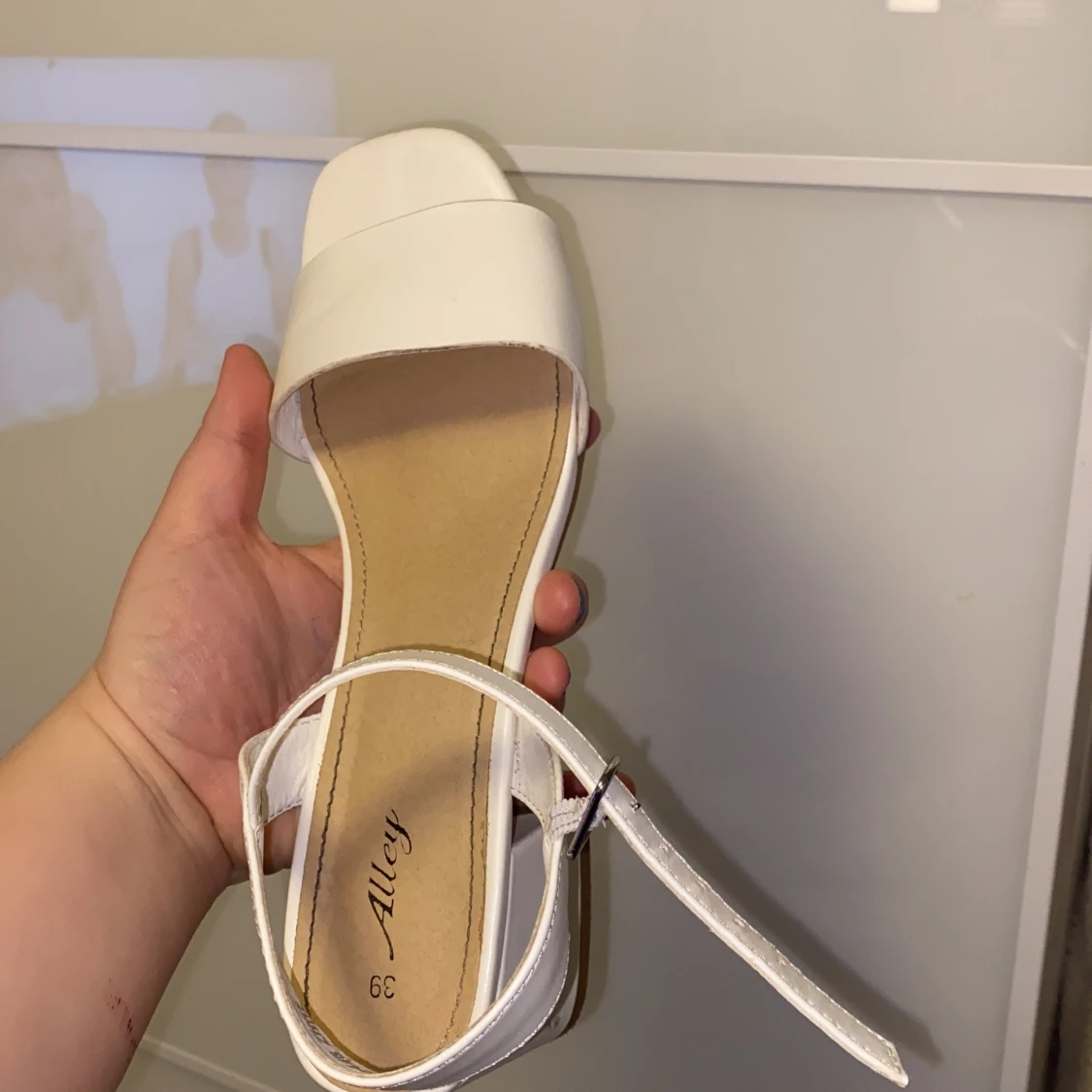 Vita klackskor  - 91