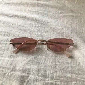 Solglasögon från Zalando  - Använda endast en gång. Köparen står för frakt! 