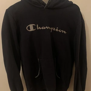 Champion hoodie  - Säljer min vintage champion hoodie då den inte längre kommer till någon användning 💕💕 