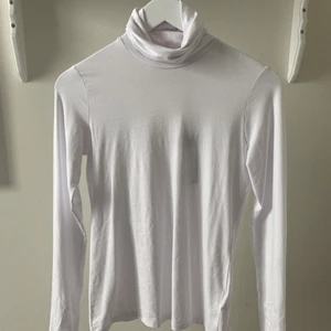 Weekday - Säljer min snygga polo tröja från Weekday💓✨ ( aldrig använd) 120kr + frakt 