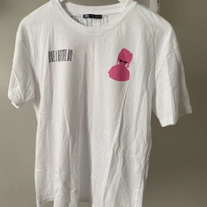 T-shirt - Super snygg tröja ifrån Zara✨ Bra skick, endast använd ett fåtal gånger💓 50kr + frakt 