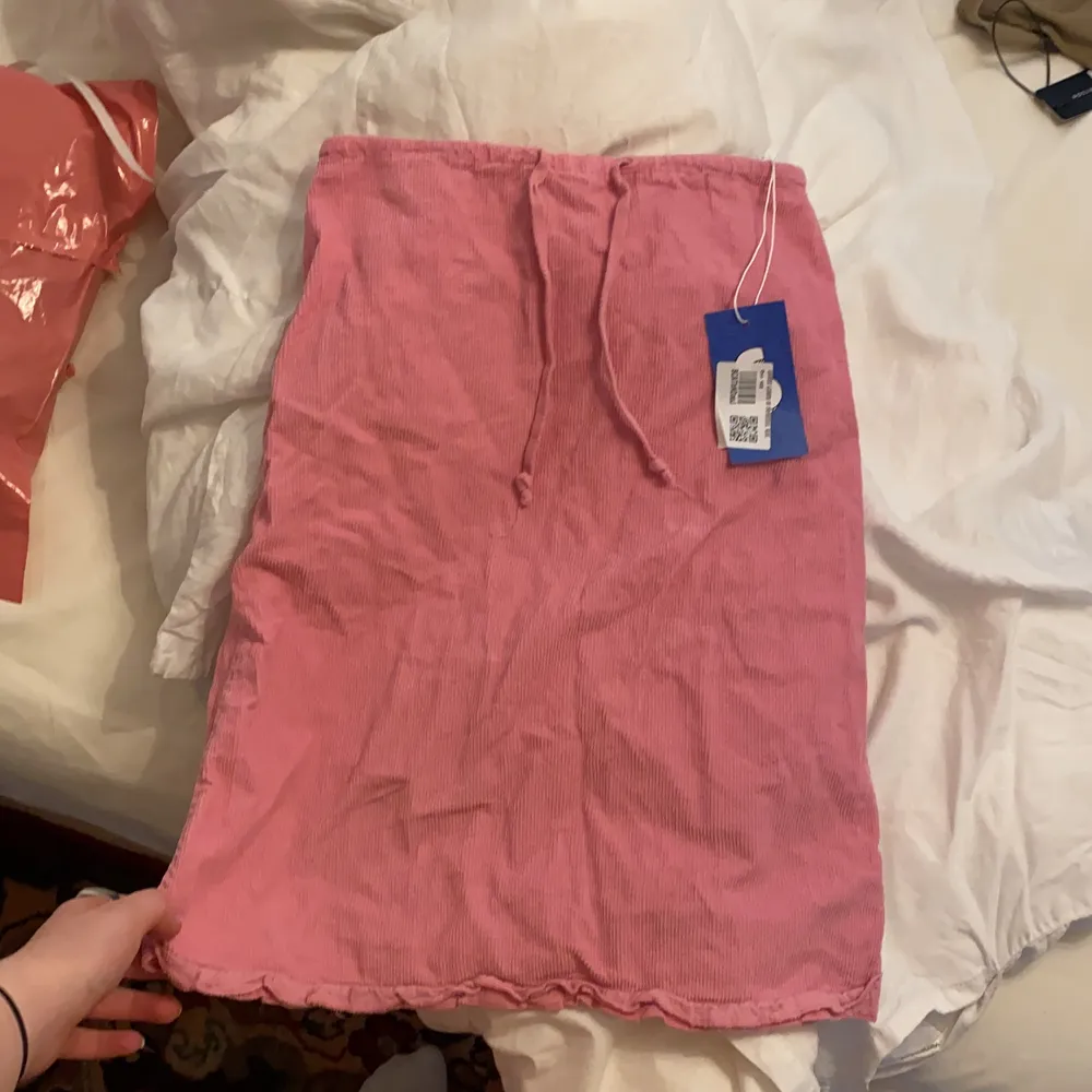 Rosa Manchester kjol från United colors of benetton men köpt på sellpy. Strl 158, kan nog passa nån som har XXS/xs/ liten S. Väldigt y2k🥰. Kjolar.