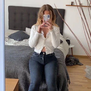 Jeans  - Ett par gråa bootcut från Gina, super fina verkligen men tyvärr har blivit för små för mig, hör av dig vid intresse😊