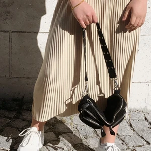 Väska  - En fin och praktiskt väska från Gina Tricot. Kommer ej till användning längre där av är den till försäljning☺️💕