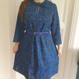 Blåblommig Vintage klänning storlek L-XL - Blåblommig Vintage klänning storlek L-XL