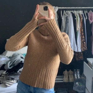 Stickad tröja  - Jättefin brun stickad tröja som tyvärr inte kommer till användning från Eve of Eden 💗 frakt tillkommer 💃🏽