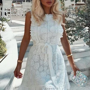 Dennis Maglic klänning Margot - Storlek L. Aldrig använd, säljer eftersom jag ångrade mig efter jag inte kunde skicka tillbaka den längre. Helt ny! Jättefin klänning. 700kr inklusive frakt, ordinariepris 799