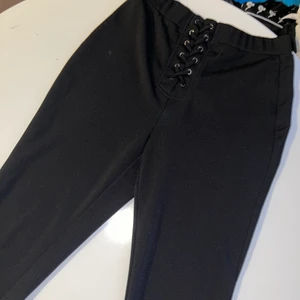 Byxa  - Byxor med snörning storlek M passar en M och S 