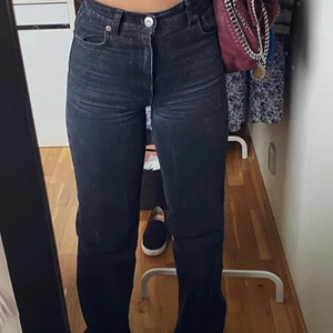 Zara jeans! - Zara jeans som tyvärr blivit försmå!!! Mina favvos:( full lenght 90’s tror jag modellen heter ! Sitter jätte bra