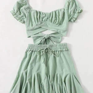 ljusgrönt set - Supergulligt ljusgrönt set från shein som tyvärr var för litet på mig 😢 slutsålt i alla storlekar. 💀 175kr inklusive frakt 🥳