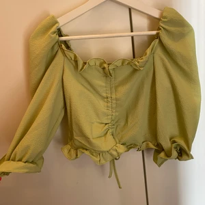 Blus - Aldrig använd, tyvärr för liten. Strl. M. Katt finns i hemmet. Köparen står för frakt 