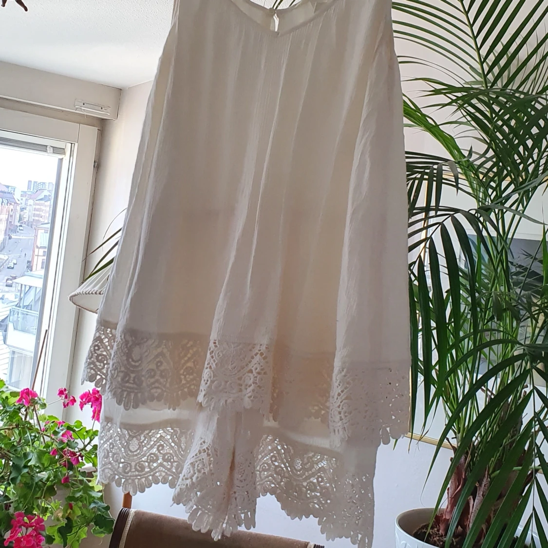 En kort linne shortklänning med kappa - 91