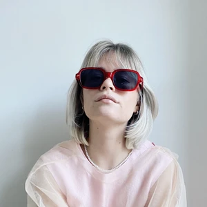 RED / BLACK   - Extrapris på de röda solglasögonen! 139kr istället för 189kr ☀️ Bjuder på frakten 