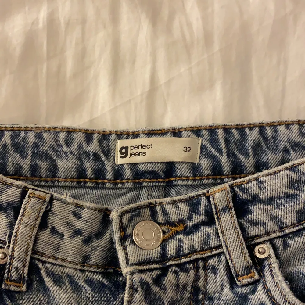 Näst intill oanvända jeans, storlek 32. . Jeans & Byxor.