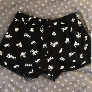 Shorts  - Shorts 100% viskos. Stl XS