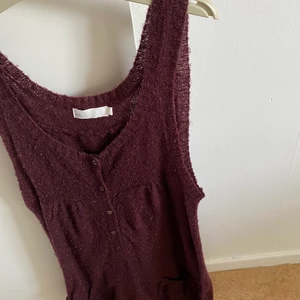 Stickad klänning  - Den är glittrig med fickor som detalj på sidorna, indie girl aktig. Frakt tillkommer 💓