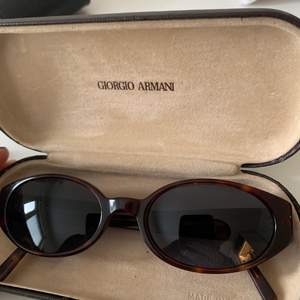 Vintage Armani solglasögon köpa på synsam för 30 år sen av min mamma. Kommer inte till användning. 